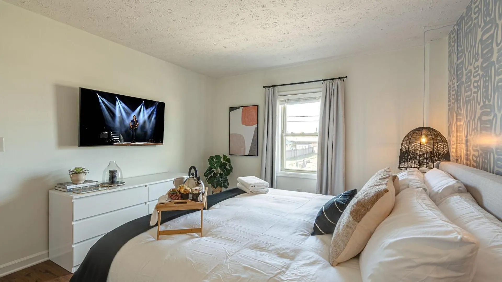 Nashville - 1808 State St #208